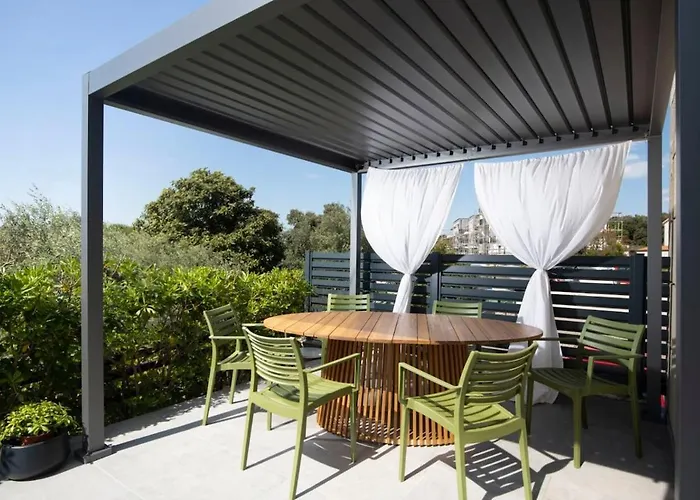 아파트 With Big Open Terrace *