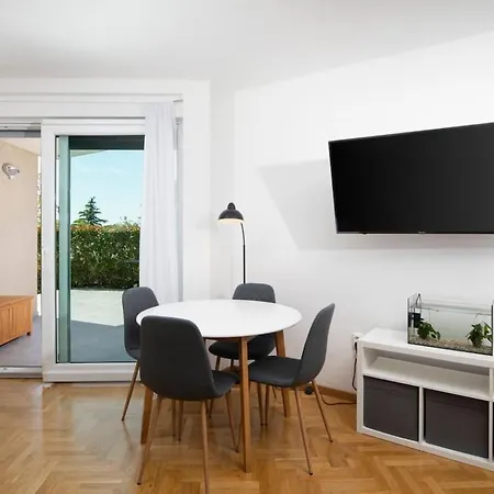 With Big Open Terrace Апартаменты