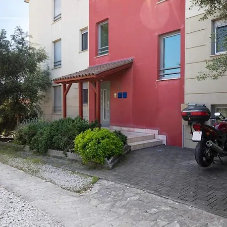 With Big Open Terrace Appartamento Pola