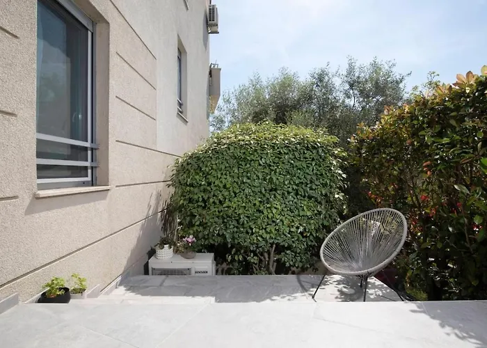 Apartman With Big Open Terrace Pula