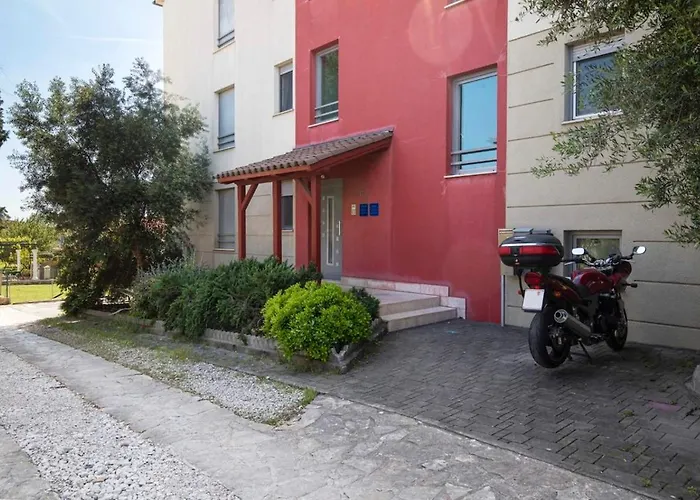 With Big Open Terrace Apartman Pula